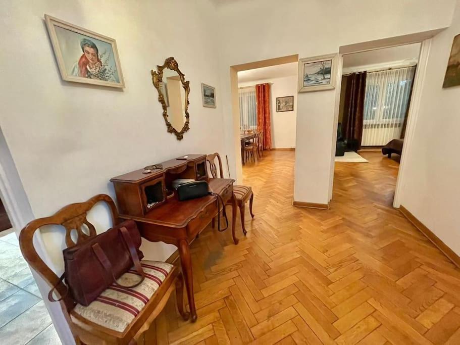 Beautiful Villa With Garden In Milanowek Exterior photo