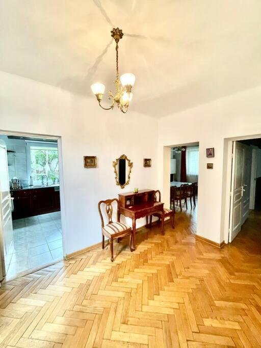 Beautiful Villa With Garden In Milanowek Exterior photo